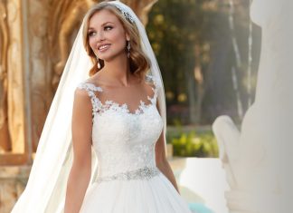 What color should a bride wear for a second marriage