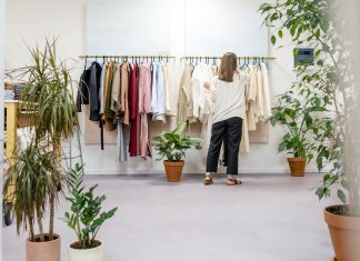Things to know before starting consignment clothing store