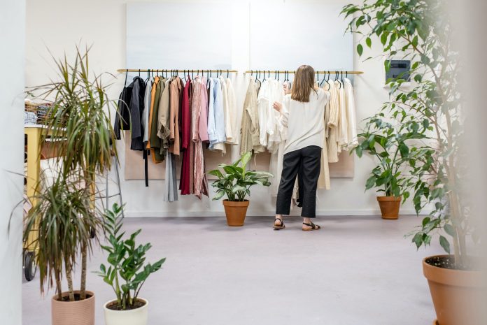 Things to know before starting consignment clothing store