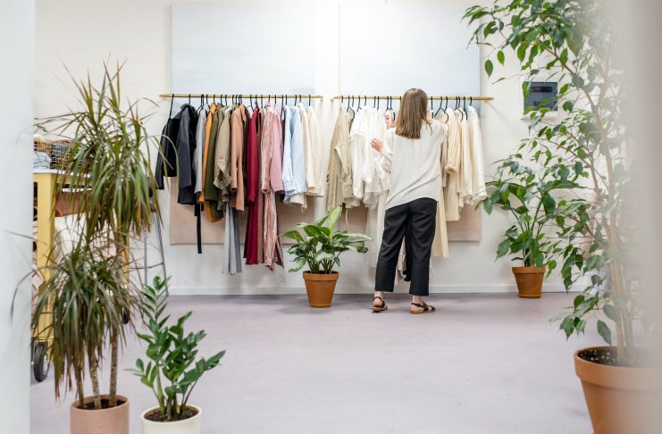 Things to know before starting consignment clothing store